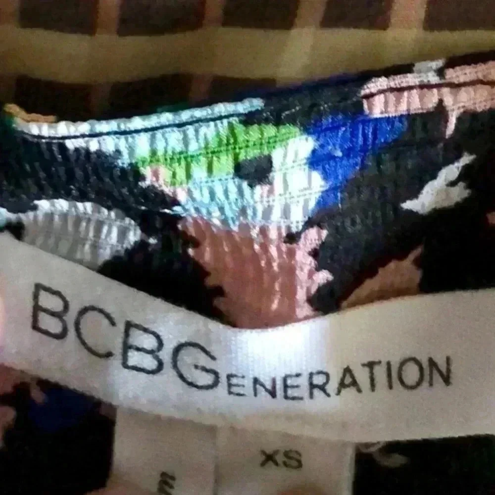 BCBGeneration Abstract Top Size XS - Picture 5 of 6